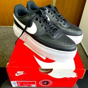 Nike Women’s Size 9 Shoes - Court Vision Alta